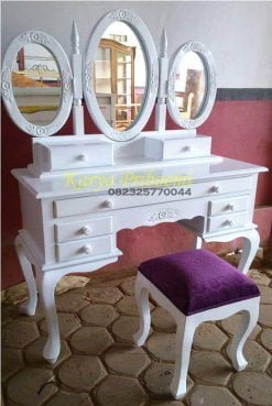 Meja Rias Cantik
