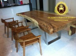 Meja Makan Solid Trembesi Kaki Stainless