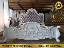 Tempat Tidur Klasik Modern Mewah Warna Putih